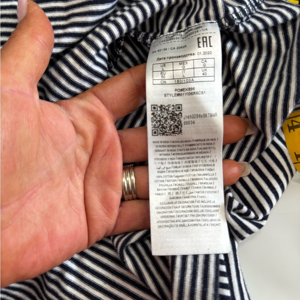 GUESS Men’s Navy & white Striped T-Shirt with embroidered flags in size large - Picture 8 of 10
